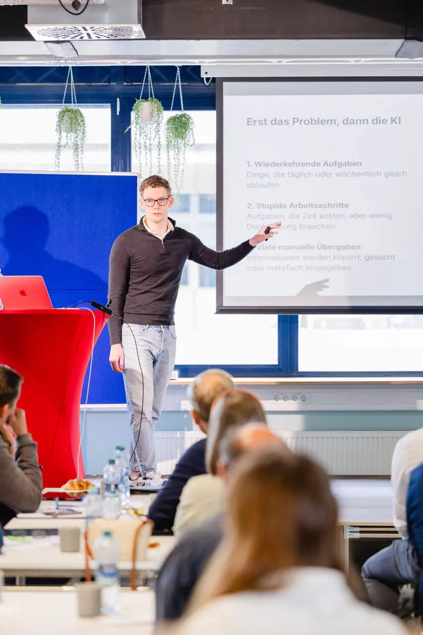 Referent bei einem Gradient-Labs-Vortrag